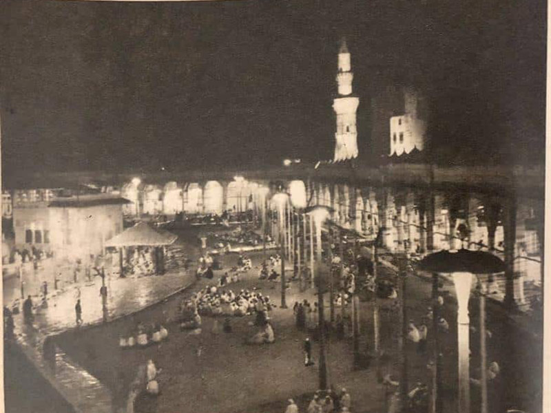 اضغط لمشاهدة الصور: صور تاريخية لتدشين الملك سعود لمشروع إضاءة المسجد الحرام بالكهرباء للمرة الأولى